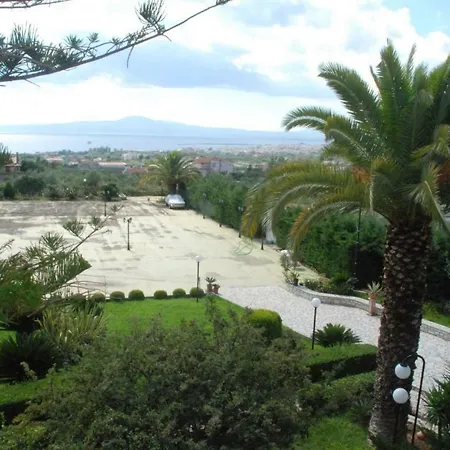 Evanthia Villa *